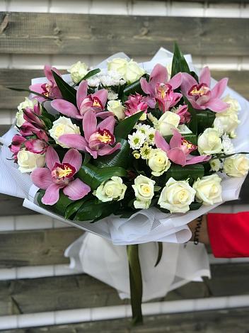 Букет цветов из: Розы и Хризантемы в Бийске