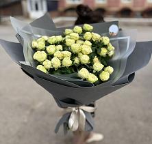Букет Белые кустовые розы Солинеро в Бийске